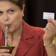 La presidenta de Brasil, Dilma Roussef, en las recientes elecciones de octubre. Foto: AP Images